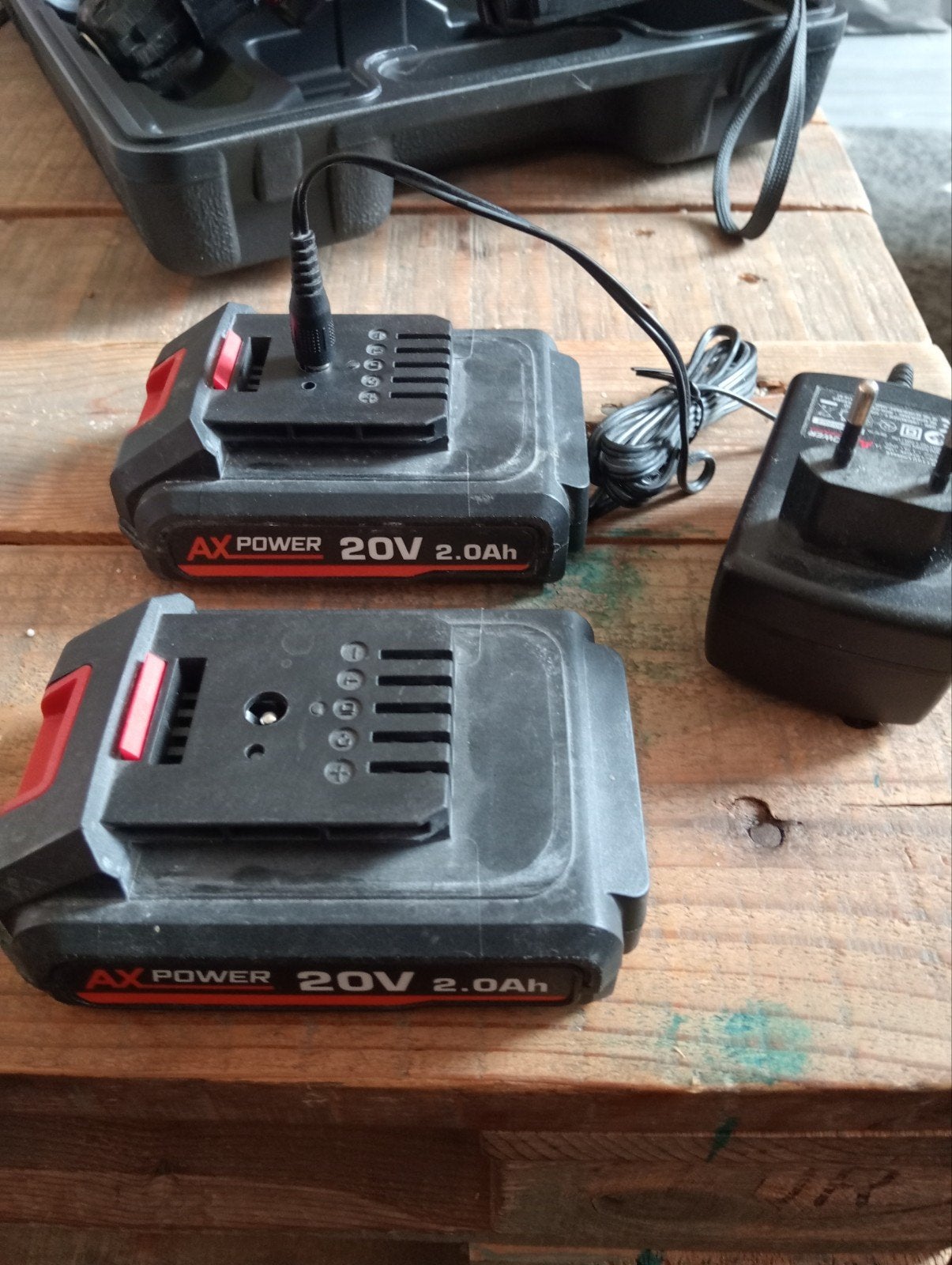 AX Power 20V 2.0Ah Accu's met Oplader - Zo goed als nieuw, Ophalen, Zo goed als nieuw