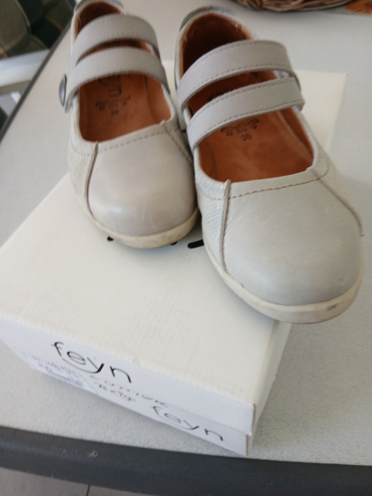 Feyn platte damesschoenen maat 36 beige/grijs, Ophalen of Verzenden, Gedragen, Beige, Instappers
