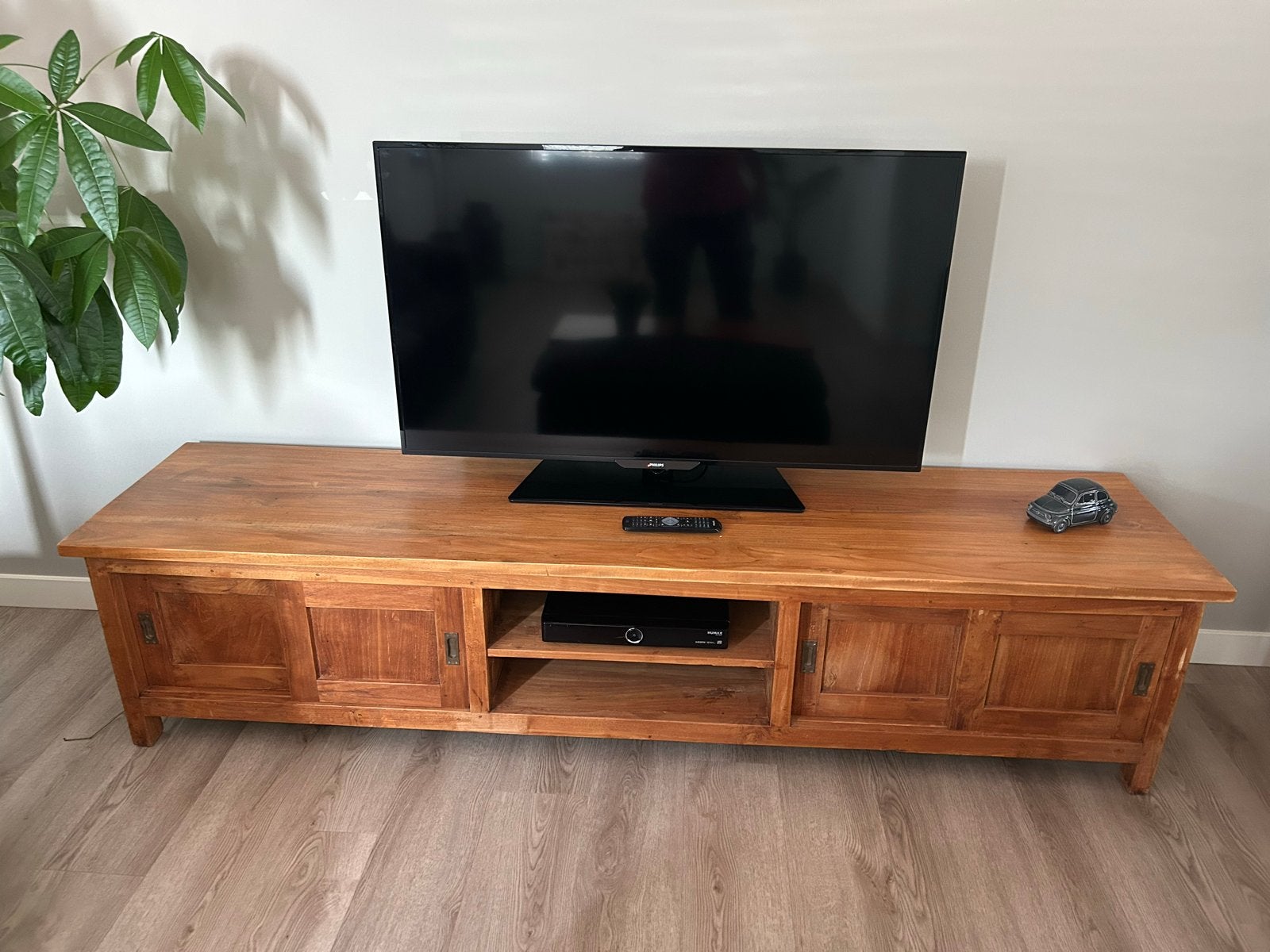 Massief houten tv-meubel met schuifdeuren, Ophalen, Gebruikt, Teakhout, 200 cm of meer