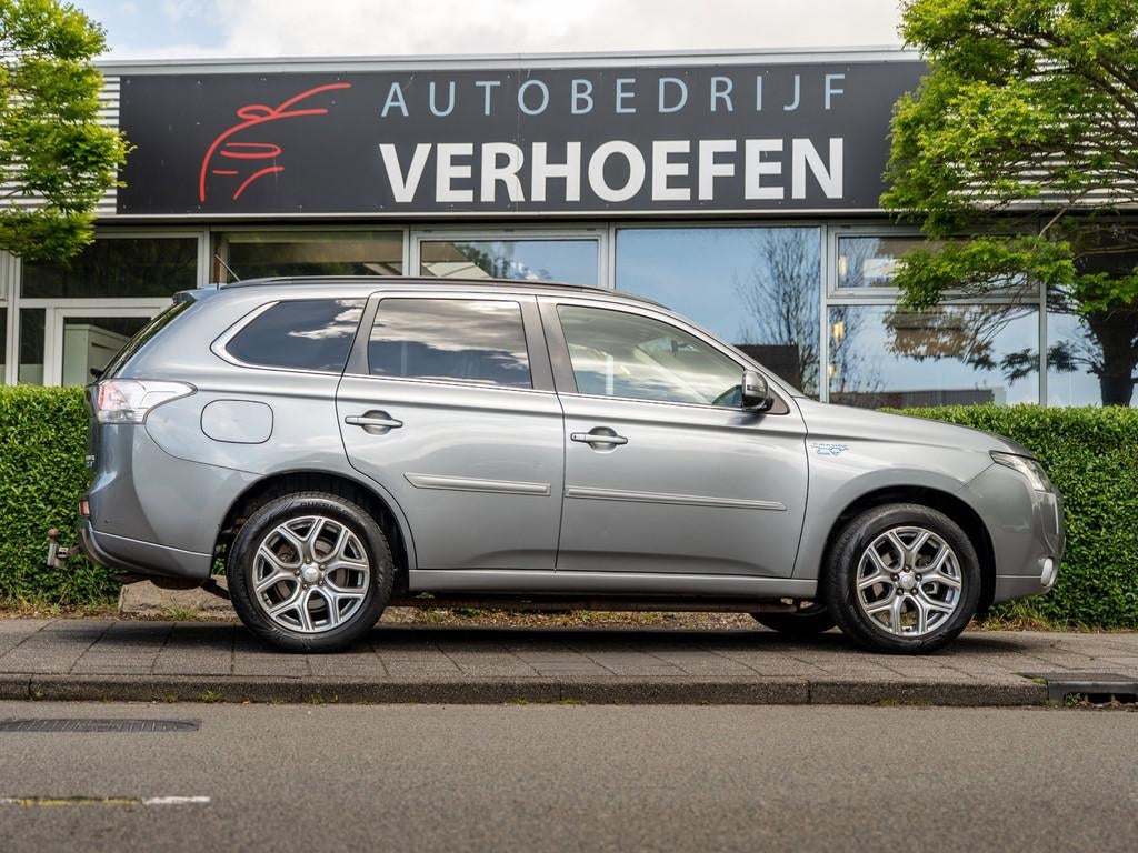 Mitsubishi Outlander 2.0 PHEV Instyle - PANORAMADAK - XENON, Zwart, 4 cilinders, Bi-Xenon koplampen, Vierwielaandrijving