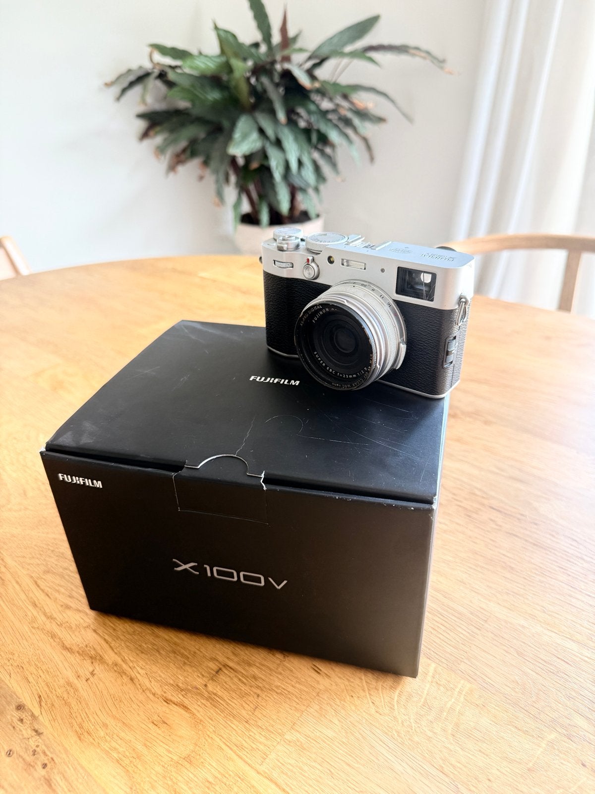 Fujifilm X100V met B+W XS-PRO MRC Nano UV filter en batterij, Ophalen, Gebruikt, Fujifilm, Compactcamera