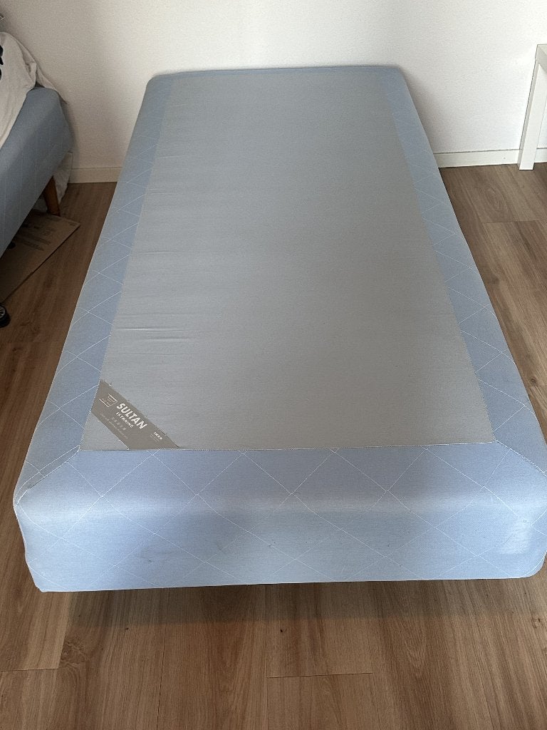 Gratis: 2x IKEA SULTAN bedbodem / boxspring + 2x matras, Ophalen, Gebruikt, 90 cm, Blauw