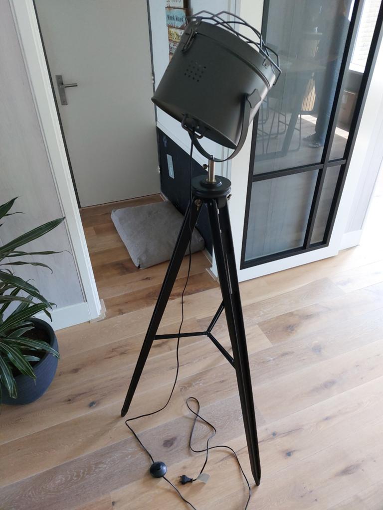 Stoere industriële vloerlamp op statief, Ophalen of Verzenden, Zo goed als nieuw, 150 tot 200 cm