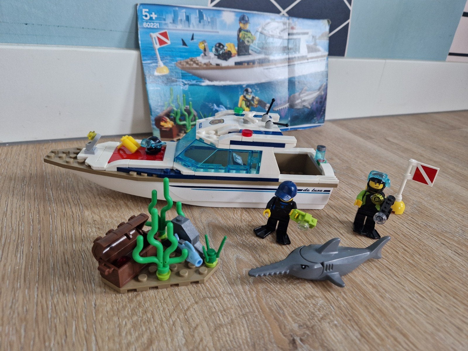 LEGO City 60221 Duikjacht met duikers en haai, Ophalen of Verzenden, Zo goed als nieuw, Overige merken