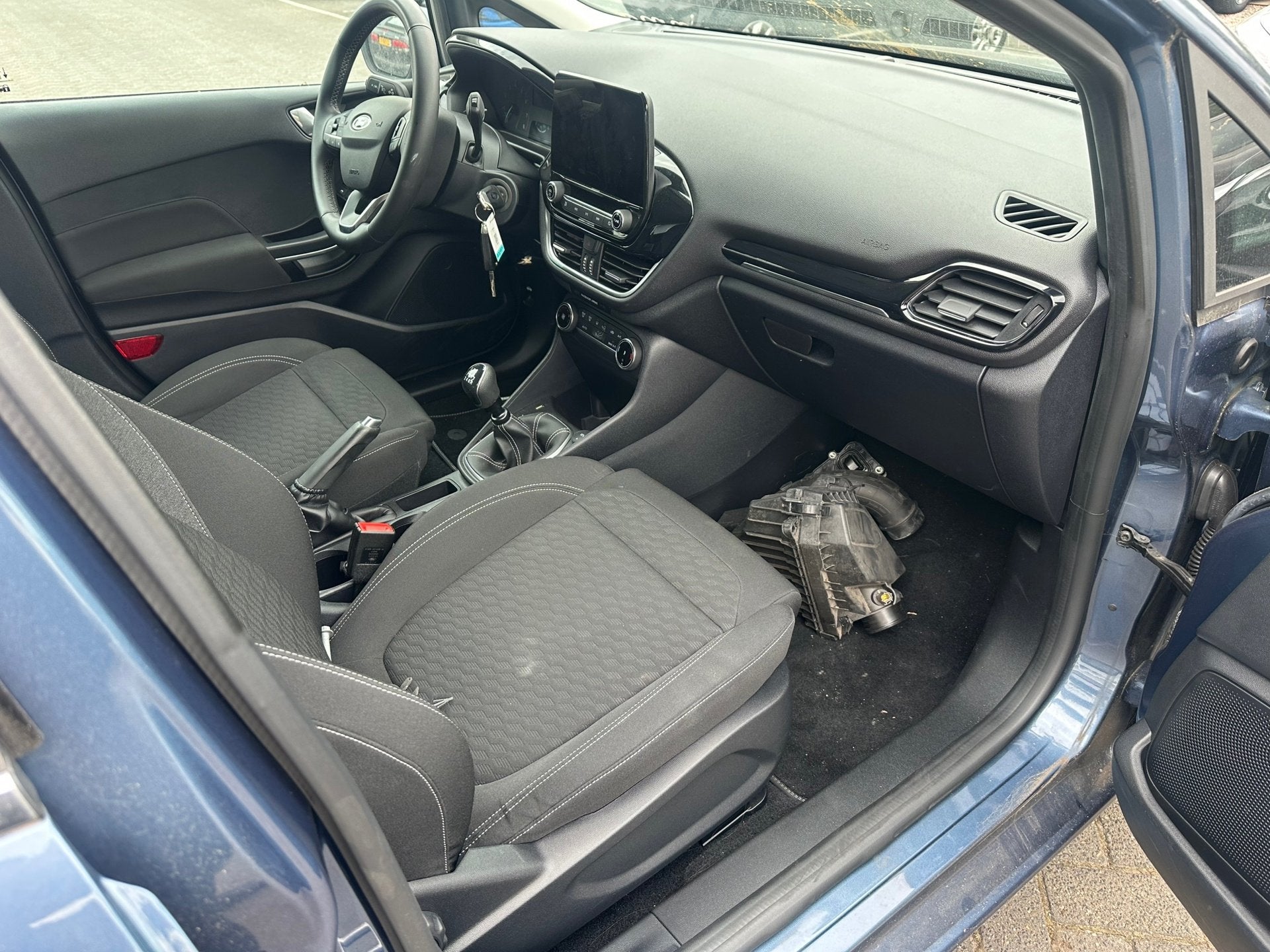 Foto 8 van Ford Fiesta 1.0 EcoBoost Hybrid Titanium , navigatie , pdc ,