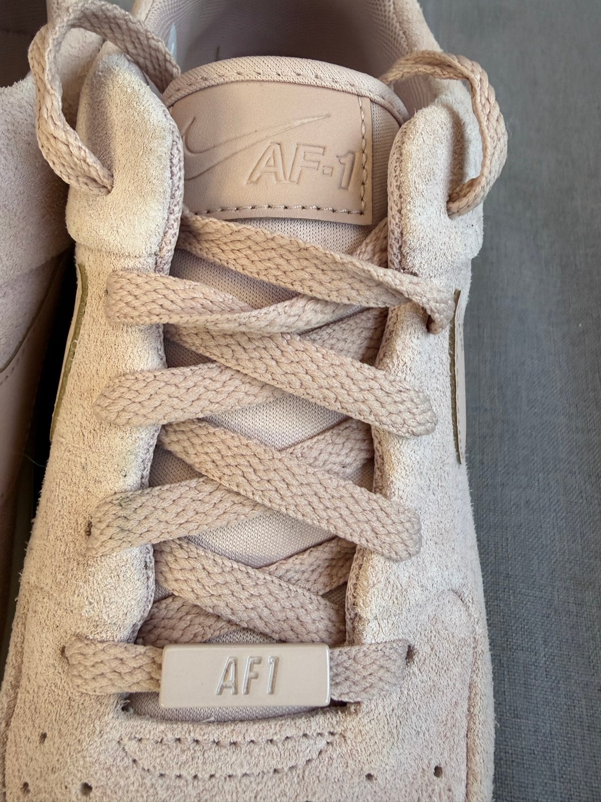 Nike Air Force 1 Roze Suède Sneakers Maat 42.5, Nieuw, Ophalen of Verzenden, Sneakers of Gympen, Roze