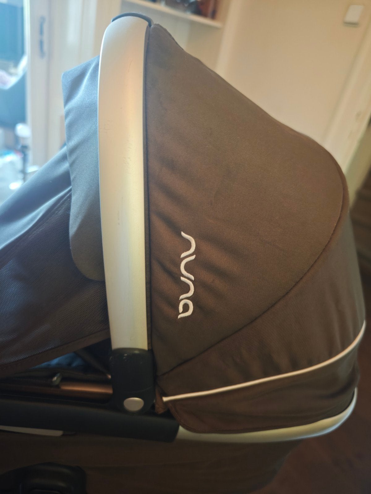 Nuna Demi Grow Kinderwagen met Maxi-Cosi en accessoires, Verstelbare duwstang, Zo goed als nieuw, Maxi-Cosi, Ophalen