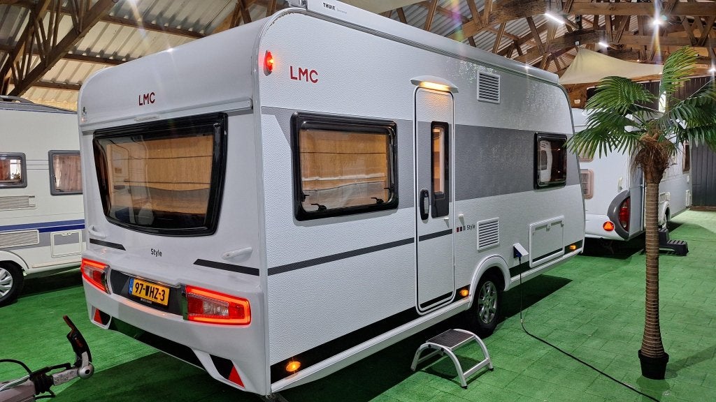 LMC Style 440 D Mover/Luifel/Nieuwstaat!, Caravans en Kamperen, Rondzit, Schokbreker, 5 tot 6 meter, Tot en met 4