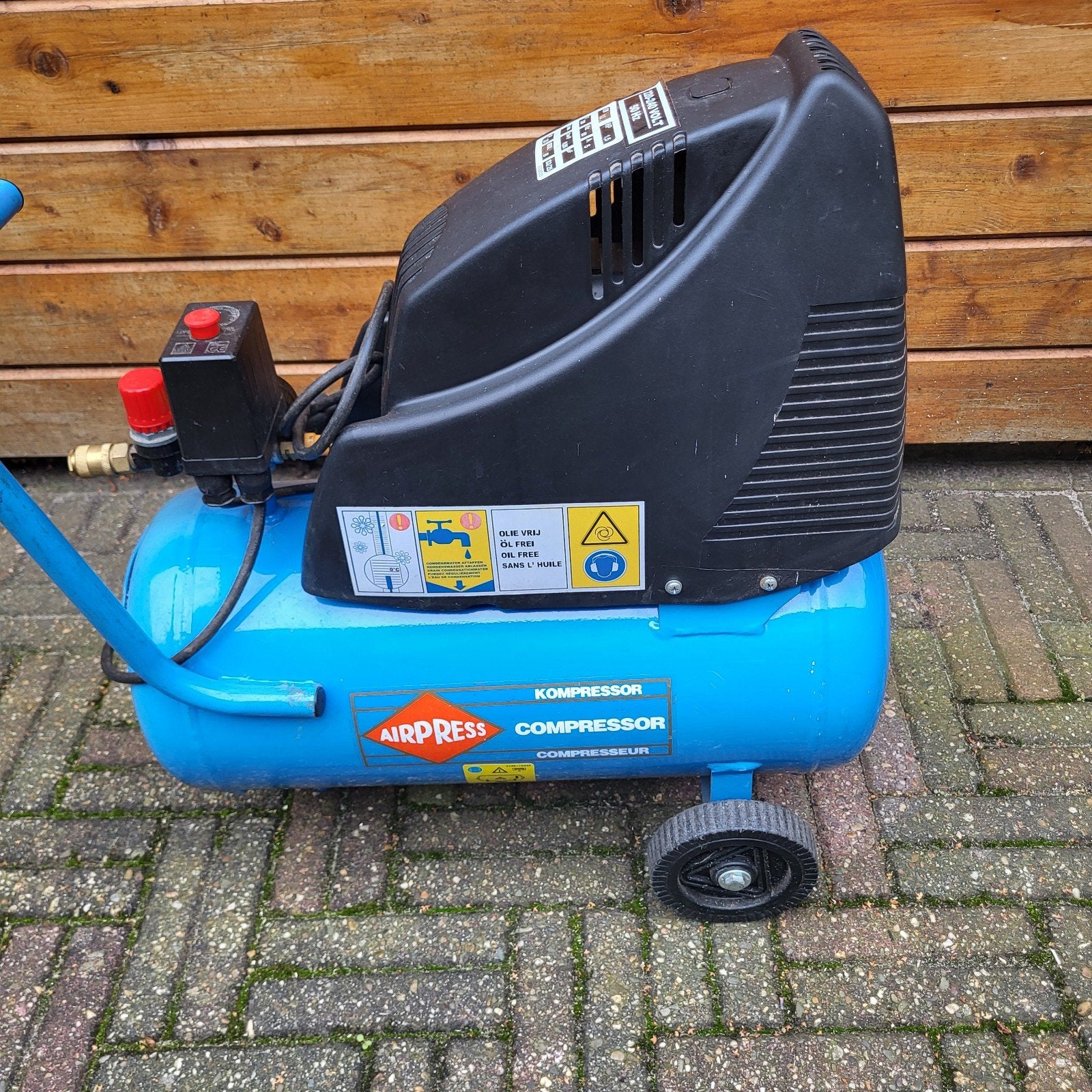 airpress compresor olie vrij, Doe-het-zelf en Verbouw, 25 tot 100 liter, Ophalen, Zo goed als nieuw
