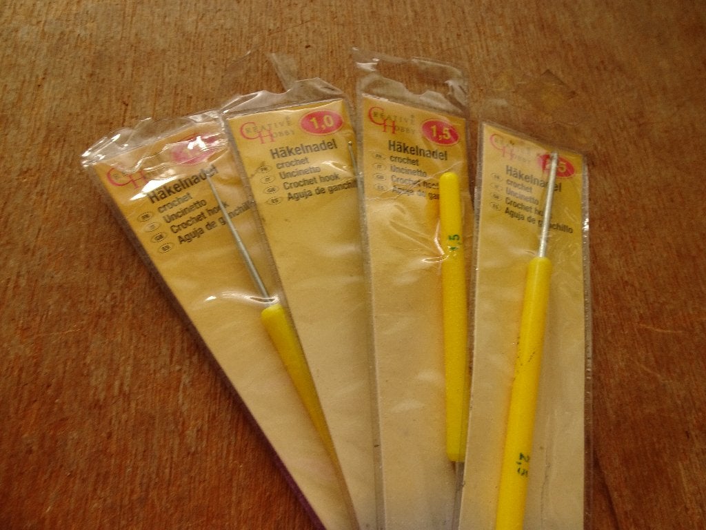 4 haaknaalden  2x no. 1 no. 1,5 en no. 2,5, Ophalen of Verzenden, Nieuw, Haken, Patroon of Boek