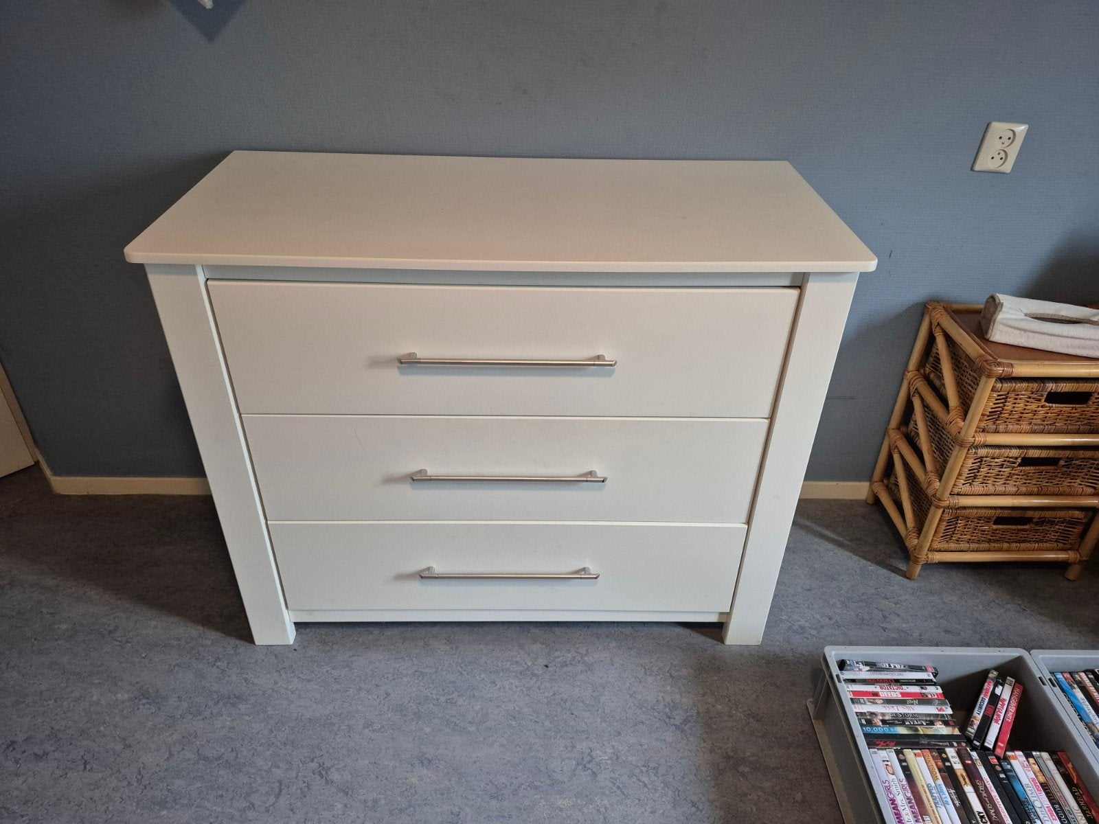 Witte commode / kast ca. 115x53xH92 (lxbxh), Tuin en Terras, Hand-tuingereedschap, Ophalen, Gebruikt