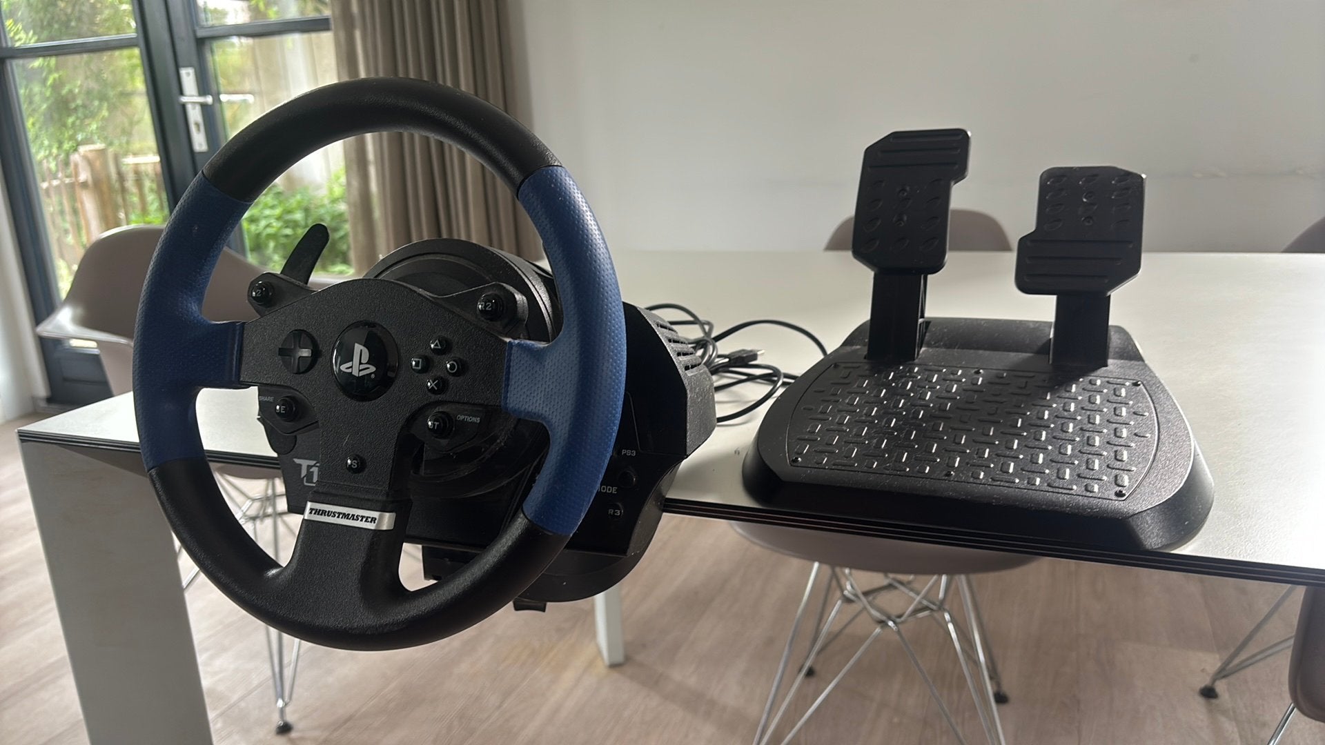 Playstation 4 stuur en pedalen, Spelcomputers en Games, 1 speler, Racen en Vliegen, Ophalen of Verzenden, Zo goed als nieuw