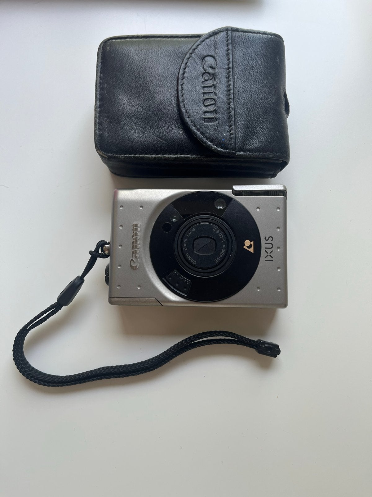 Canon IXUS compact camera - klepje flitser sluit niet, Audio, Tv en Foto, Fotocamera's Analoog, Ophalen of Verzenden, Gebruikt