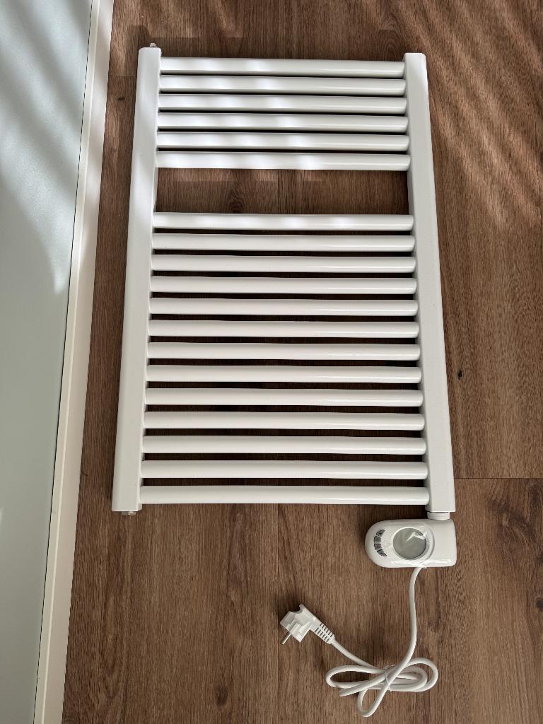 Elektrische Handdoekradiator 760x500mm 500W - Nieuwstaat, Ophalen, 30 tot 80 cm, 500 tot 800 watt, Radiator