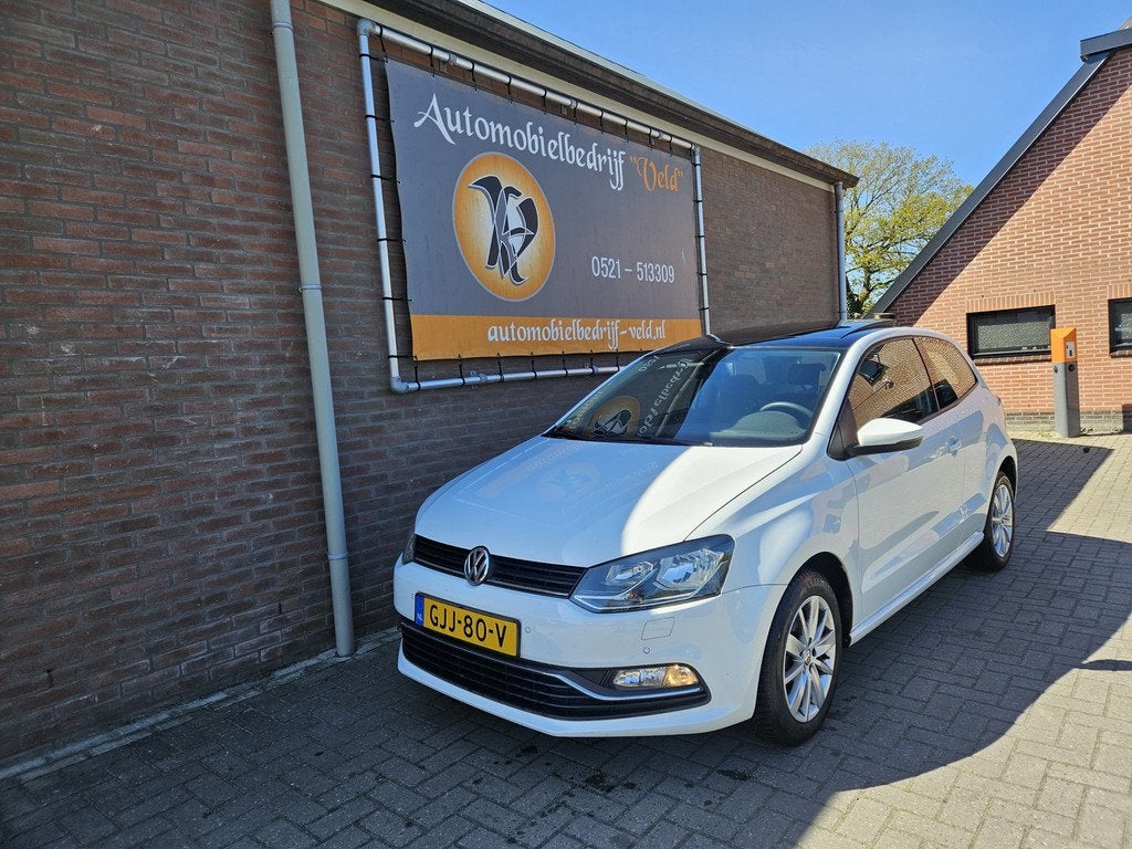 Volkswagen Polo 1.0 First Edition (bj 2014), Stof, Gebruikt, Wit, Bedrijf
