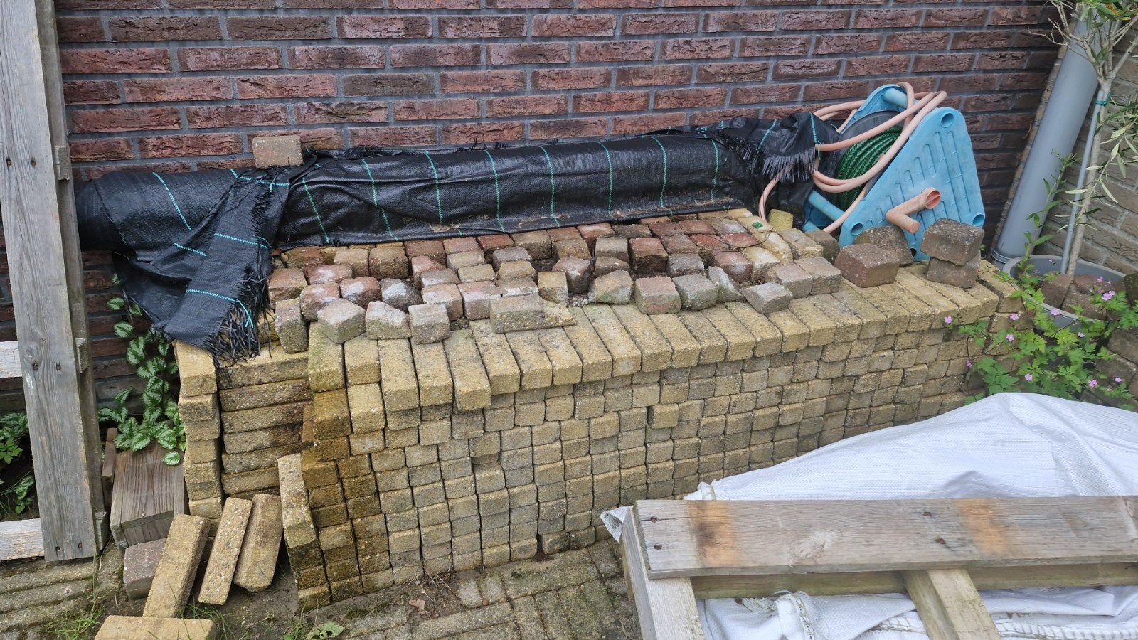 Diverse bestrating (stenen/waaltjes/sierklinkers) gratis, Ophalen, Overige materialen, Gebruikt, Overige typen
