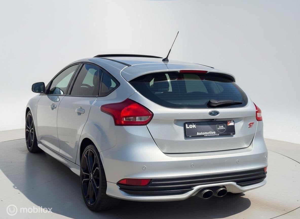 Ford Focus 2.0 ST DAK|RECARO|SONY|LED|CAMERA|STOEL/STUURVERW, 15 km/l, Gebruikt, Zwart, 4 cilinders