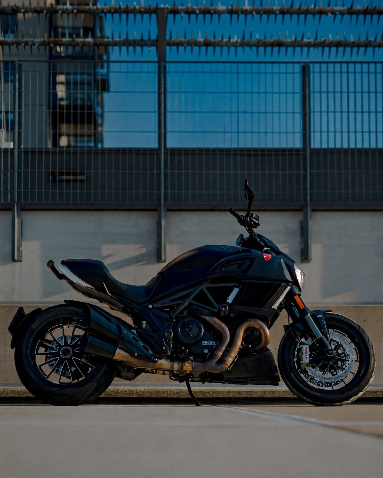 Ducati Diavel Dark, Motoren, 2 cilinders, 1198 cc, Motorrijbewijs A, Gebruikt