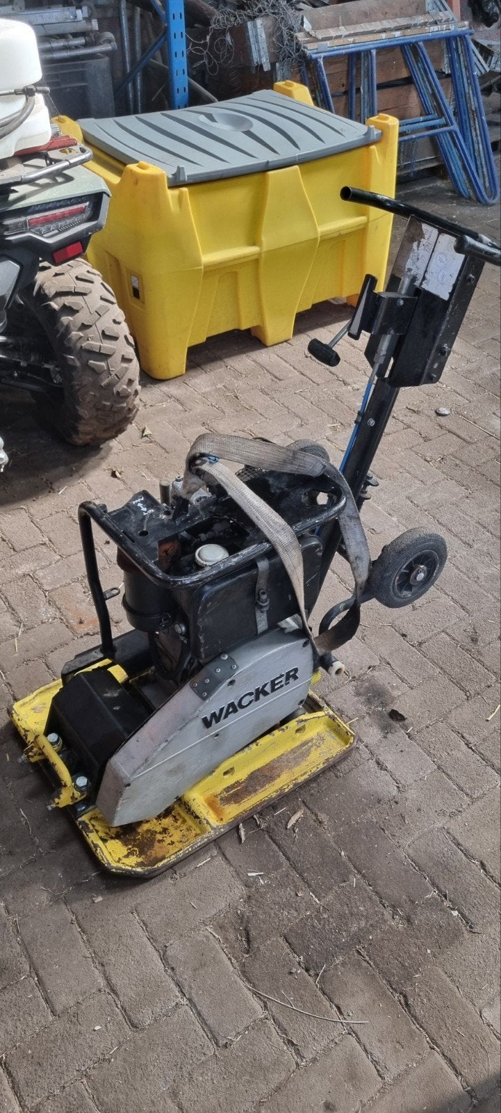 Wacker trilplaat, Ophalen