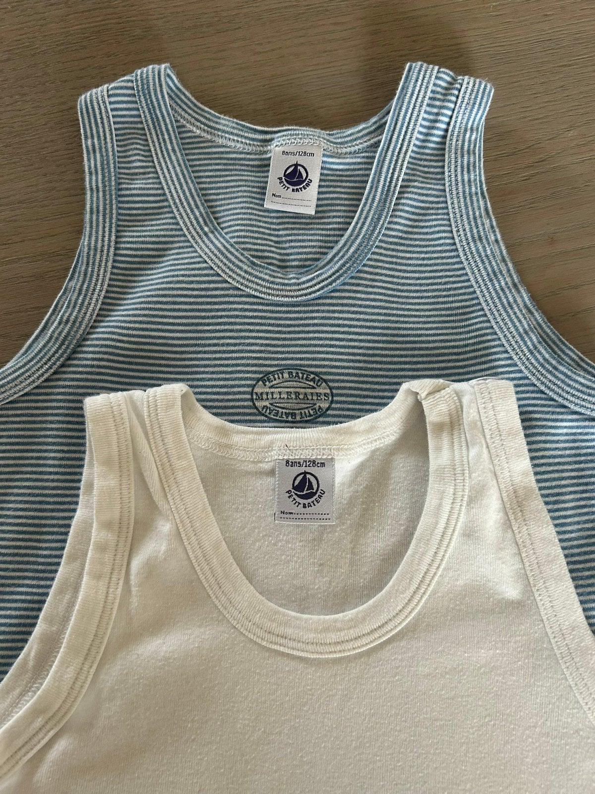 2 onderhempjes maat 116 petit bateau, Ophalen of Verzenden, Zo goed als nieuw, Jongen, Nacht- of Onderkleding