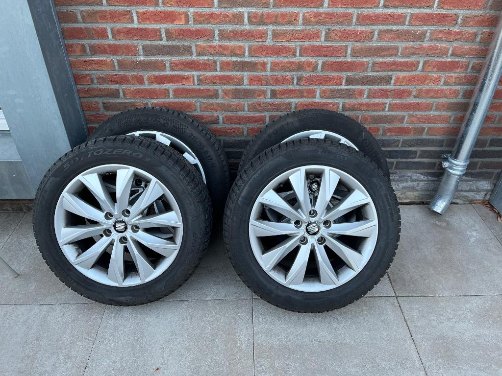 Seat Ateca winterset 17 inch, Auto-onderdelen, Banden en Velgen, Ophalen, 17 inch, Winterbanden, Band(en)
