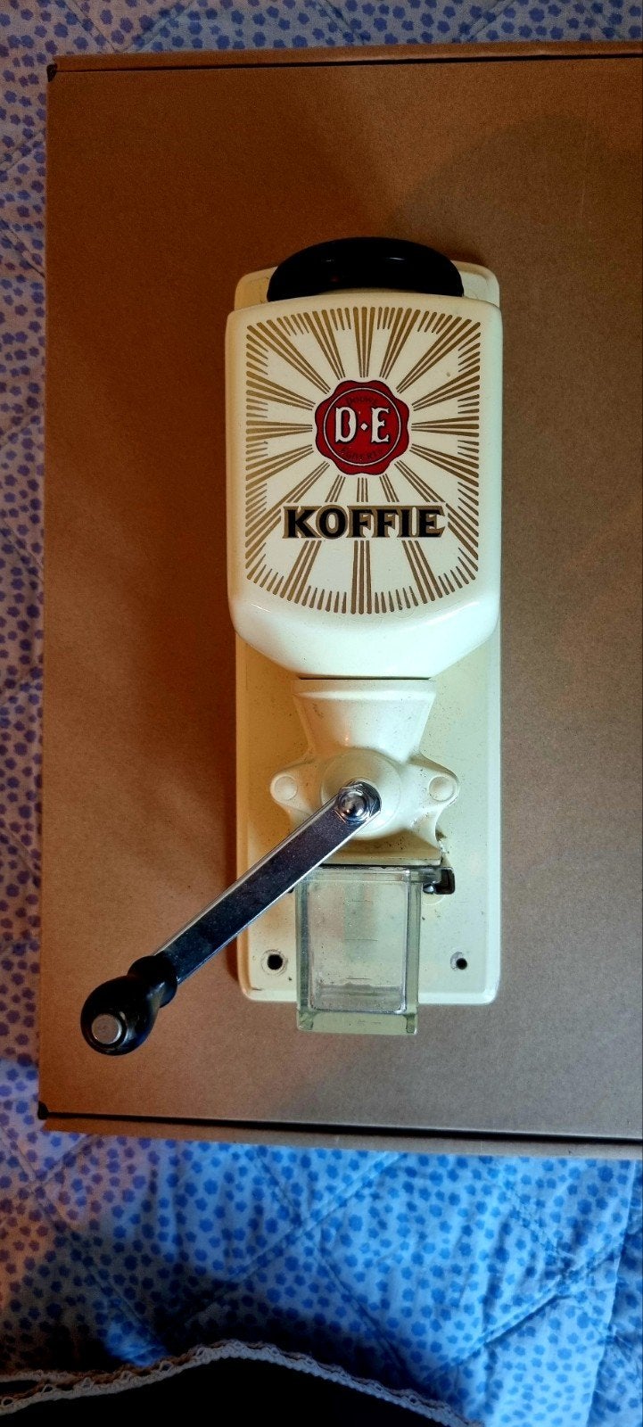 Vintage Douwe Egberts wandkoffiemolen, Ophalen