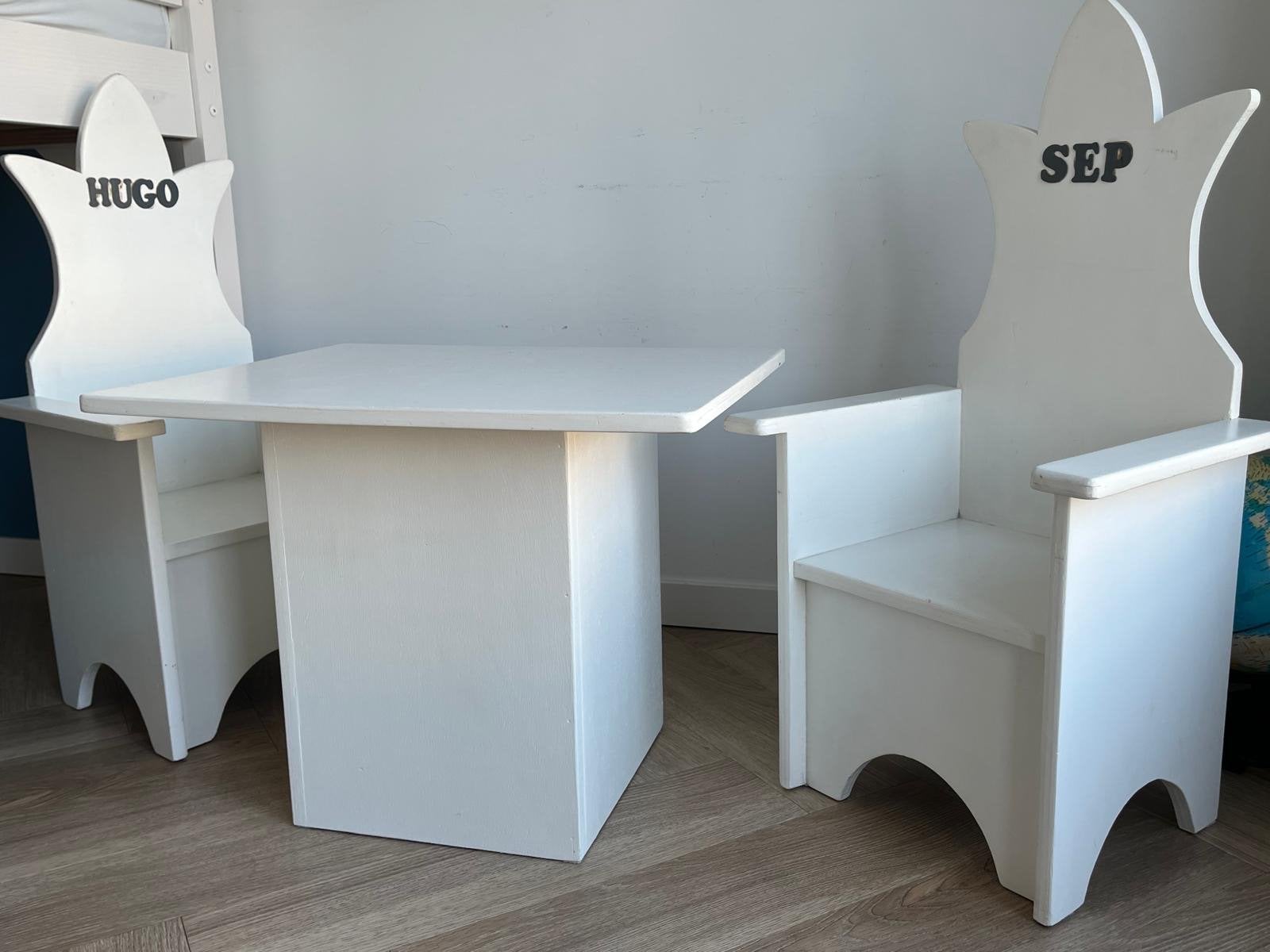 Leuk Kinder Tafeltje en Stoeltjes voor Kinderkamer, Kinderen en Baby's, Kinderkamer | Tafels en Stoelen, Ophalen, Gebruikt, Tafel(s) en Stoel(en)