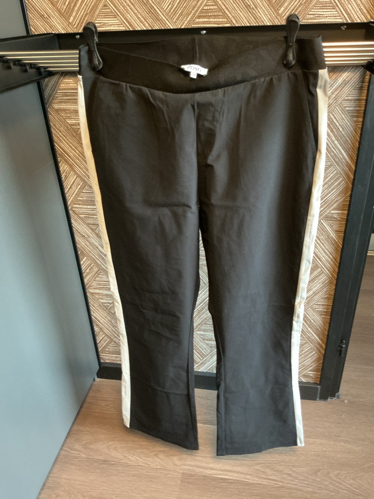 Zwarte ZOSO broek met witte zijstreep maat 46 travel, Ophalen of Verzenden, Zo goed als nieuw, Maat 46/48 (XL) of groter, Zwart