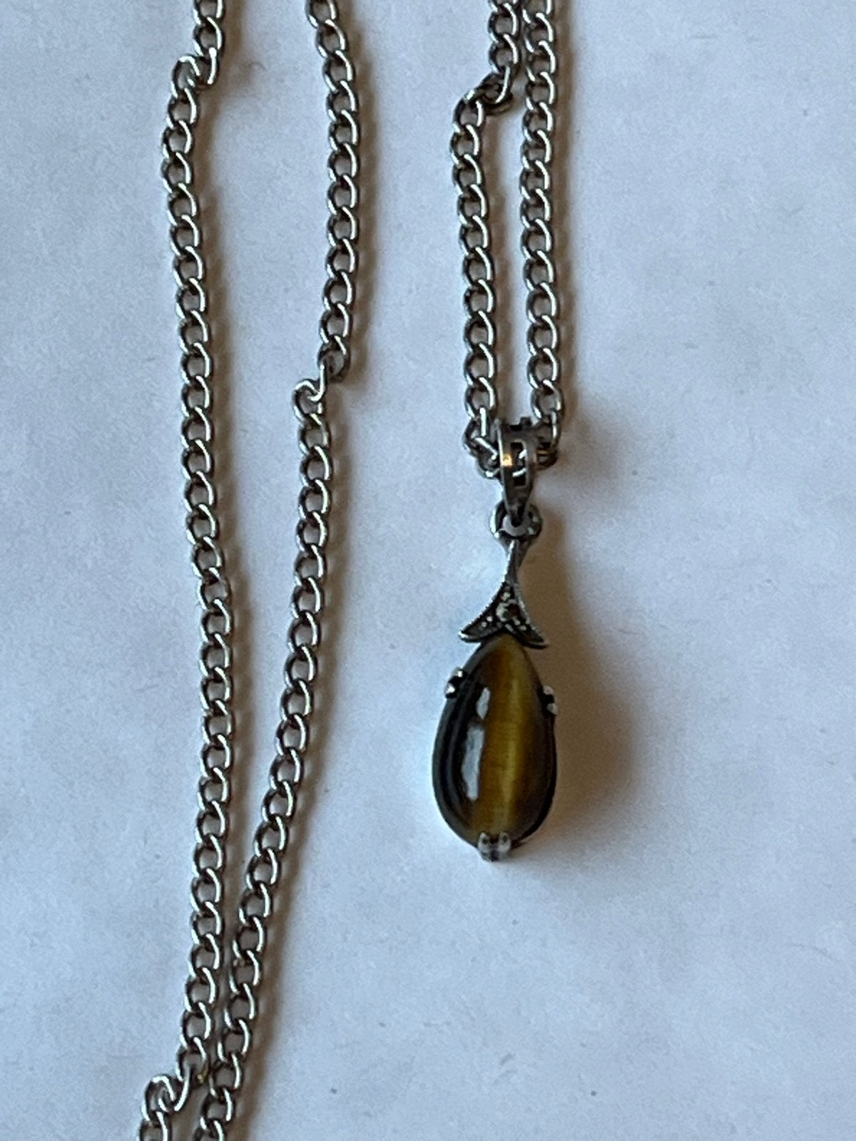 Art Deco Zilveren Collier met Tijgeroog Hanger, Bruin, Verzenden, Zo goed als nieuw, Met edelsteen