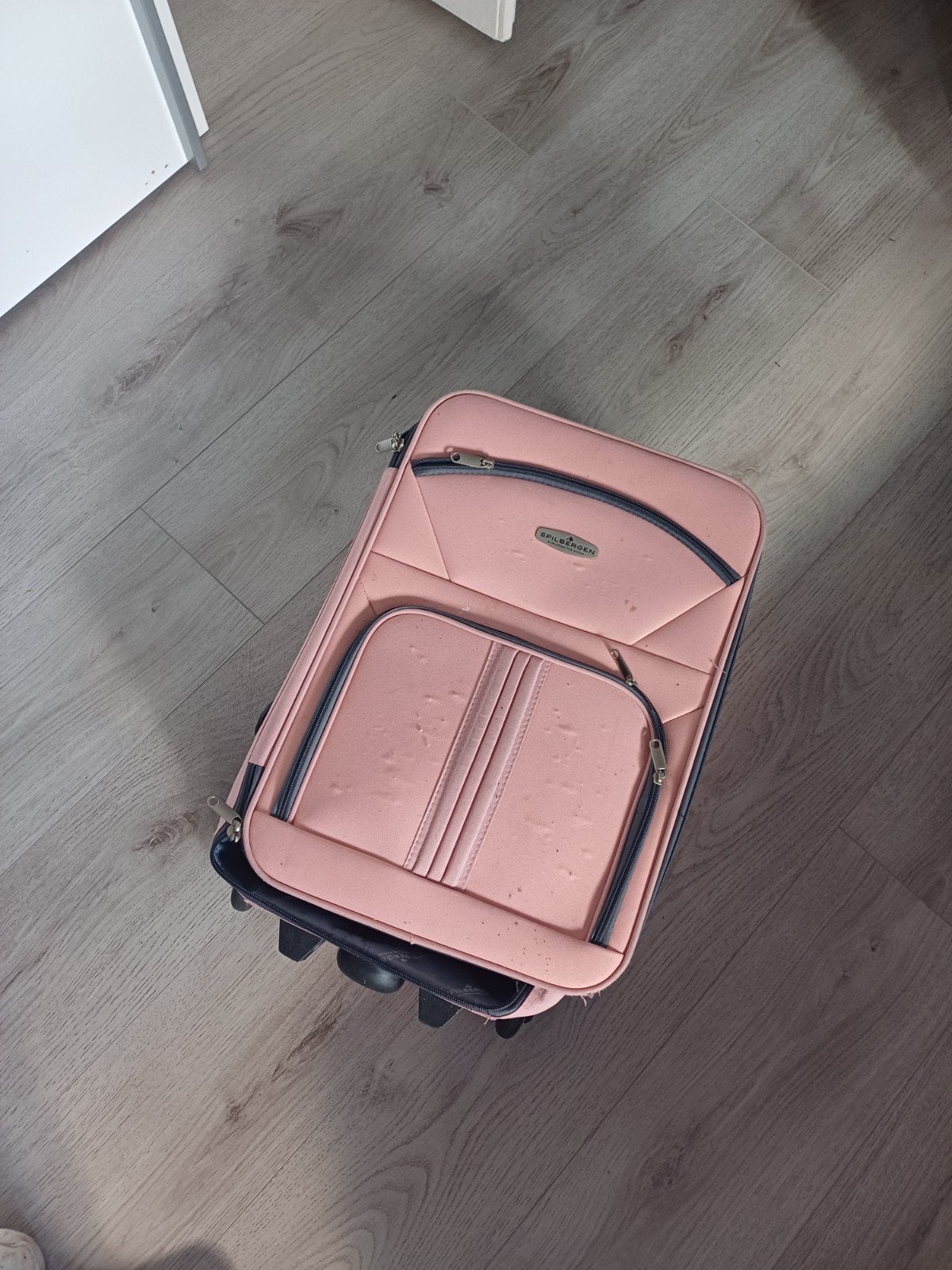 GRATIS Roze Spilbergen Koffer met Wieltjes - Gebruikt, Sieraden, Tassen en Uiterlijk, Koffers, Overige materialen, Wieltjes, Gebruikt