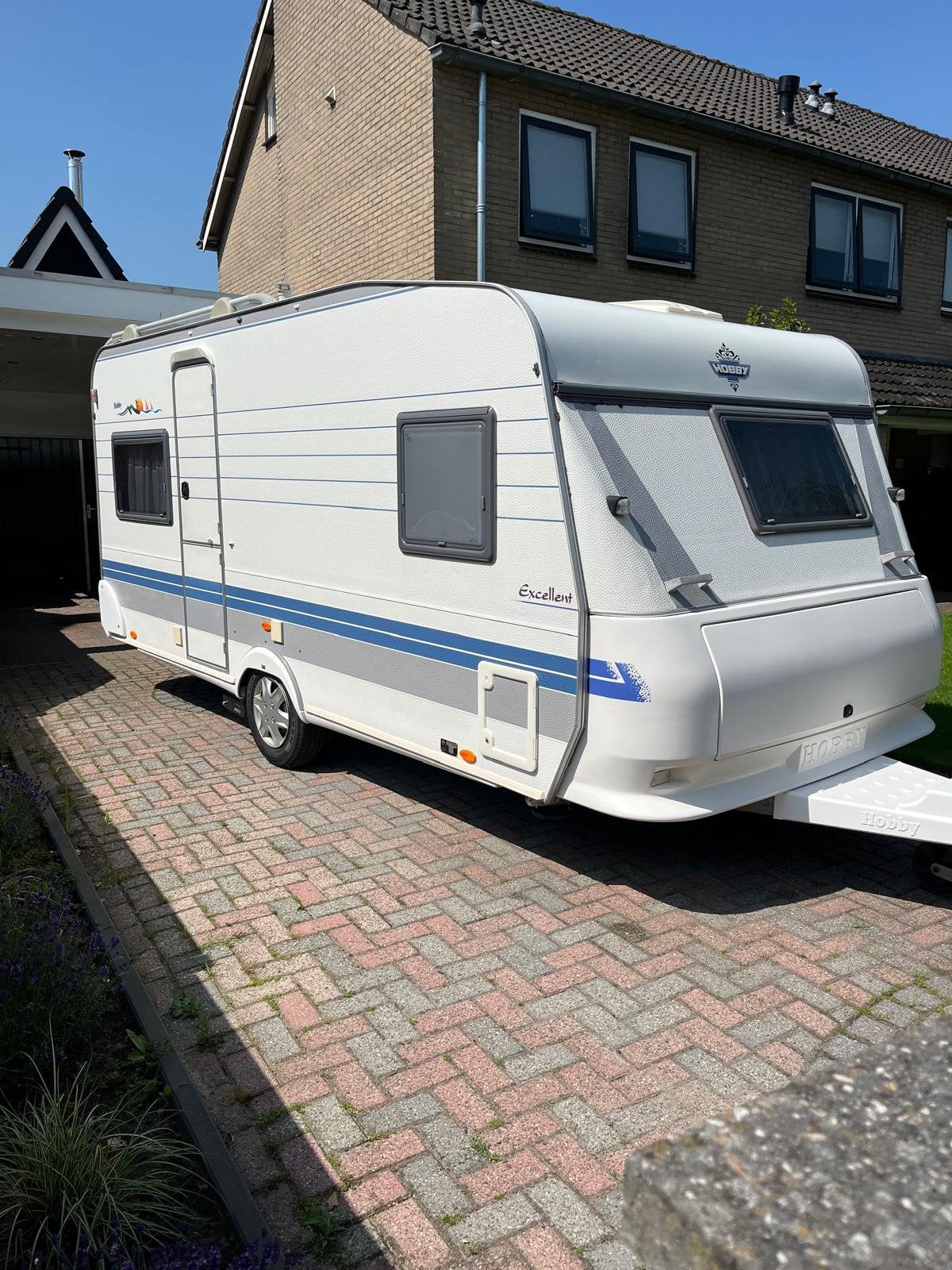 Hobby 460 Excellent Easy Caravan met Voortent en Inventaris, Rondzit, Hobby, Frans bed, 750 - 1000 kg