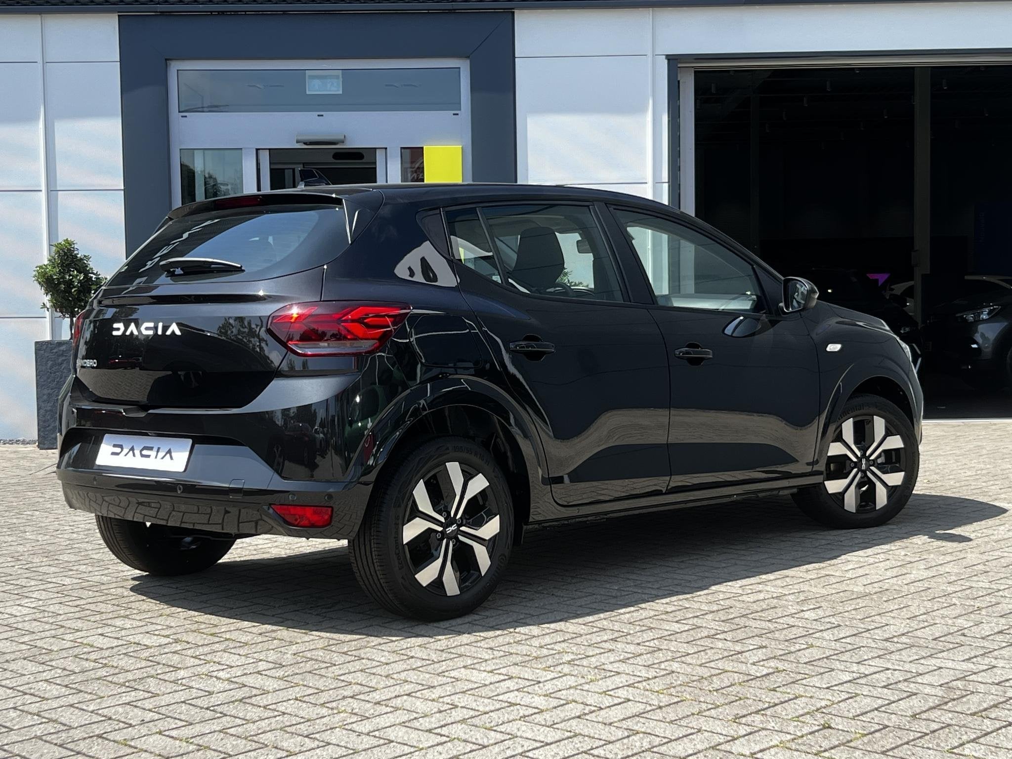 Dacia Sandero 1.0 TCe 90 Journey | Nieuwe auto | Camera | LM, Auto's, Dacia, Stof, Met garantie (alle), Zwart, Origineel Nederlands