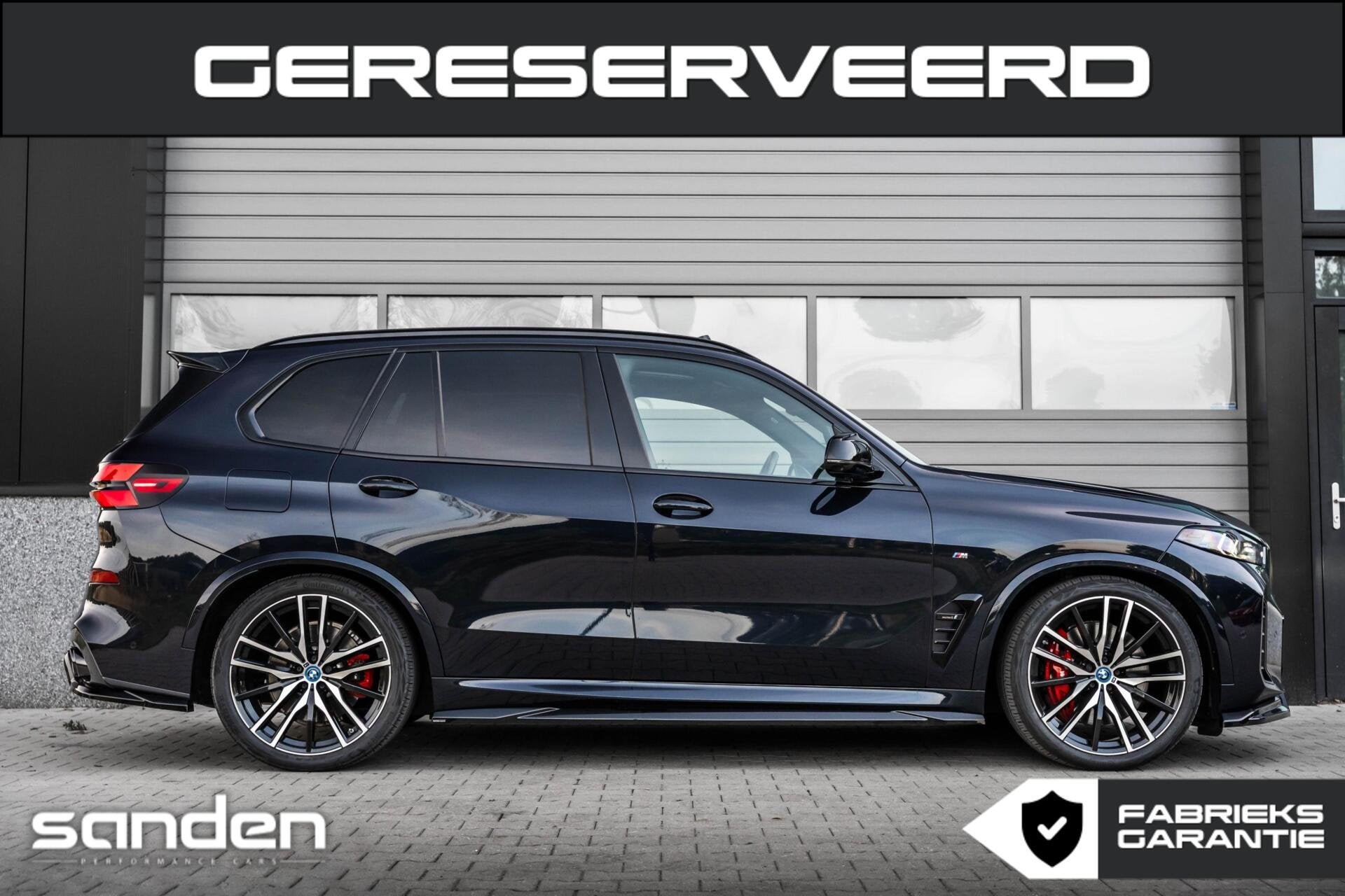 BMW X5 xDrive50e MSport Pro|CarbonBlack|SkyLounge|B&W|Massag, Auto's, Dealer onderhouden, 2395 kg, Zwart, Leder