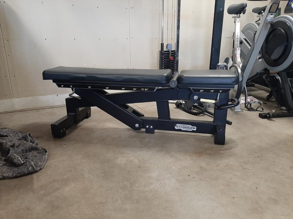 Technogym pure strength adjustable bench, Sport en Fitness, Fitnessmaterialen, Ophalen of Verzenden, Gebruikt, Fitnessbank