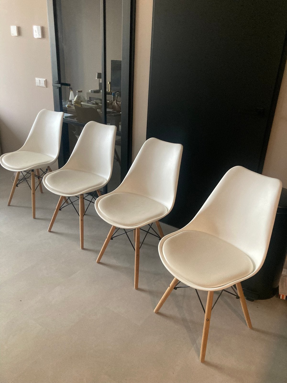 4 leuke kuip stoelen, Ophalen, Kunststof, Gebruikt, Wit