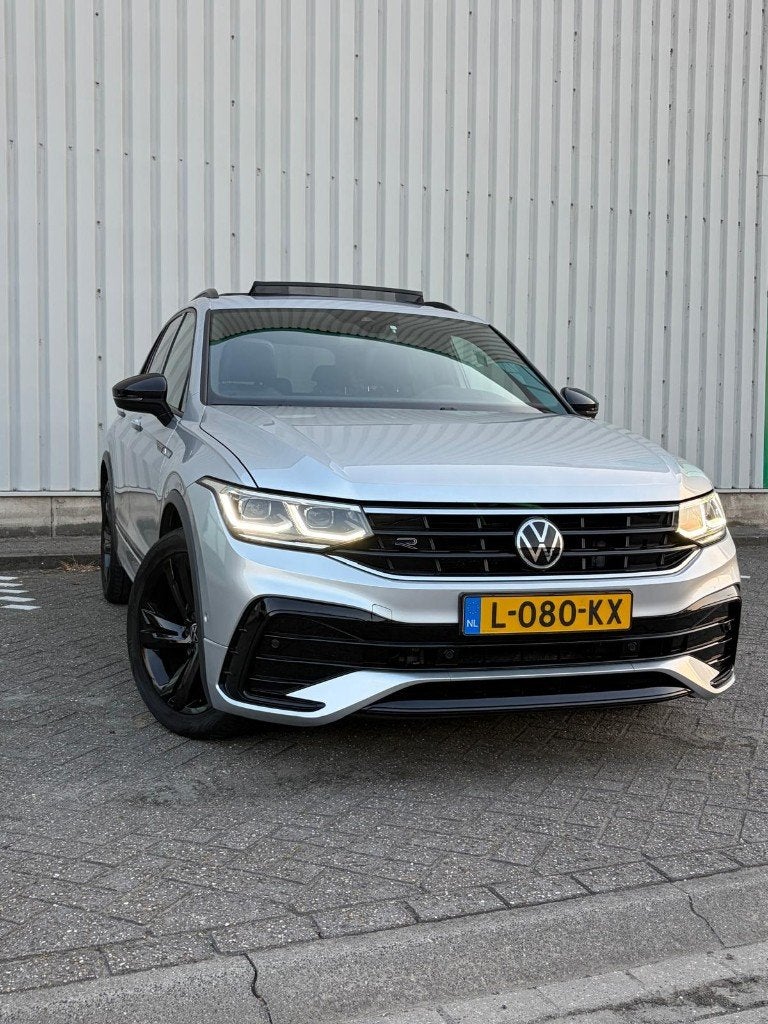 VW Tiguan 1.5 TSI R-Line Black Style - Business+ 150 PK, Auto's, Volkswagen, 1441 kg, 4 cilinders, Alcantara, 75 €/maand