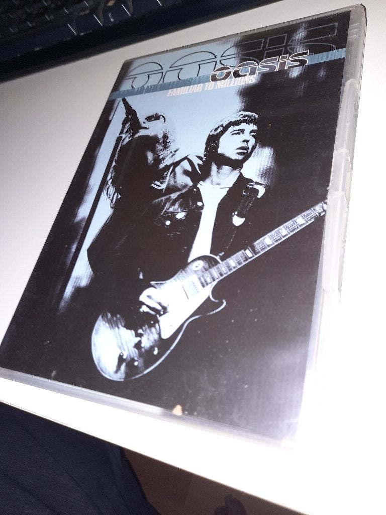DVD Oasis  – Familiar To Millions, Alle leeftijden, Ophalen, Zo goed als nieuw