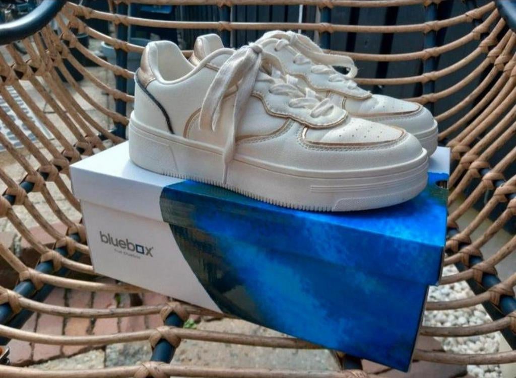 Blue Box prachtige sneakers maat 37 wit/goud, Blue Box, Wit, Ophalen of Verzenden, Sneakers of Gympen