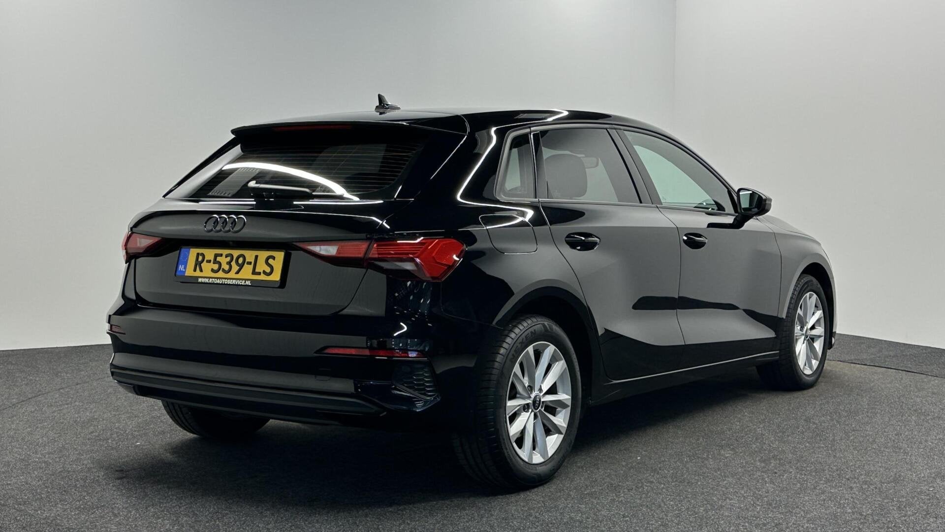 Audi A3 Sportback 30 TFSI Pro Line CAMERA NAVI CARPLAY ADAPT, Auto's, Audi, Stof, Gebruikt, Met garantie (alle), Zwart
