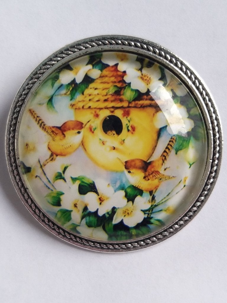 Zilverkleurige broche met gele vogels vogeltjes, Overige materialen, Minder dan 4 cm, Nieuw, Ophalen of Verzenden