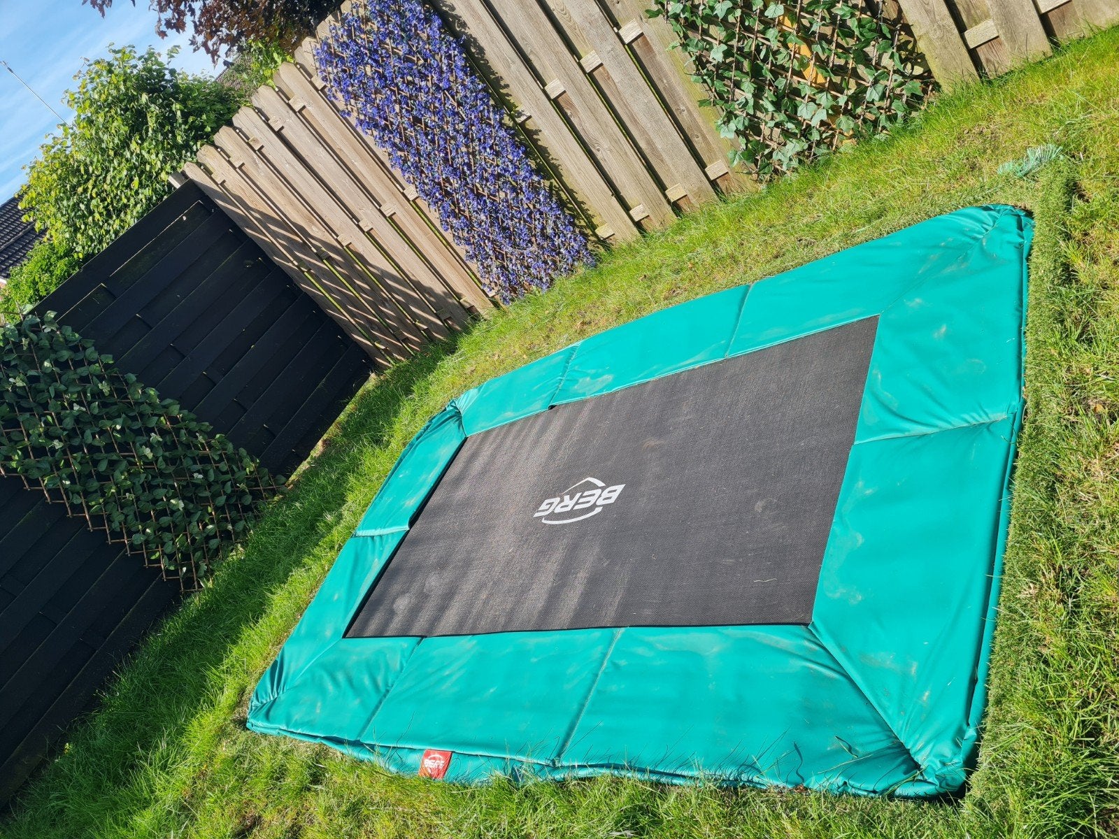 Berg trampoline  280x190, Kinderen en Baby's, Speelgoed | Buiten | Trampolines, Ophalen