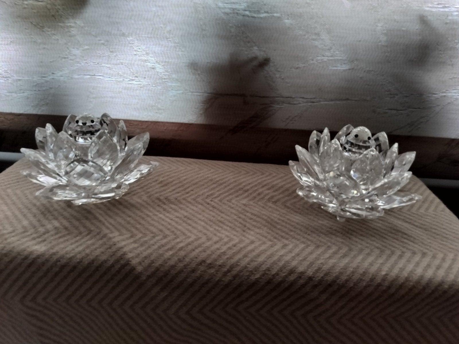 twee kristallen kandelaars lelies middelmaat onbeschadigd, Verzamelen, Swarovski, Verzenden, Zo goed als nieuw, Figuurtje