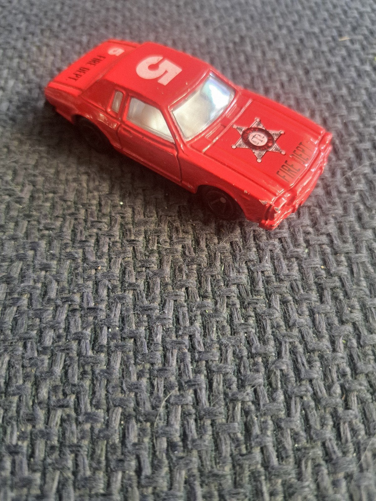welly model ford mustang 2 ghia schaal 1:64, Gebruikt, Auto, Ophalen of Verzenden, N.b