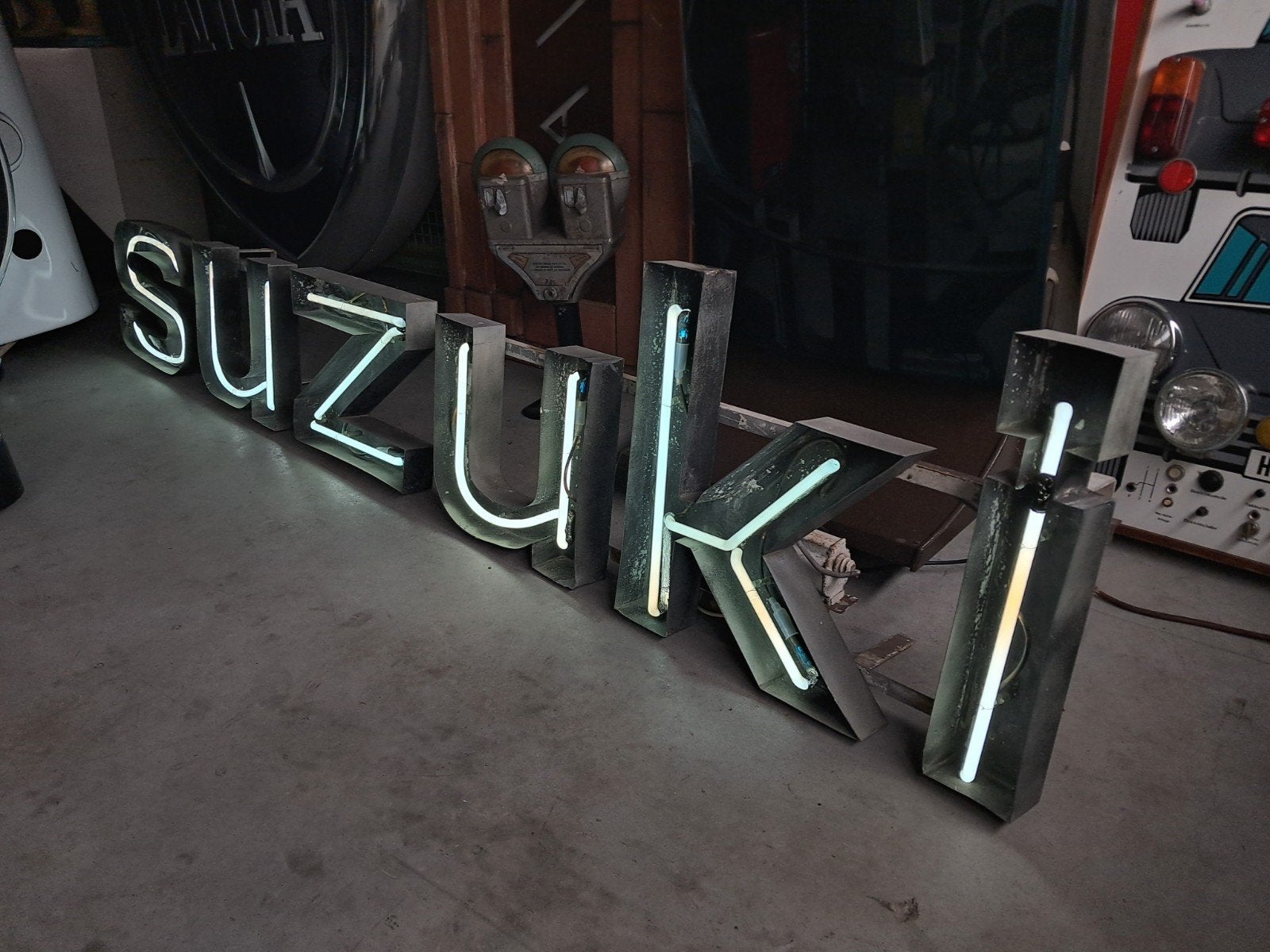 Oude Suzuki-neonreclame 300 cm werkt nog in gebruikte staat, Ophalen, Eu, Gebruikt, Eu