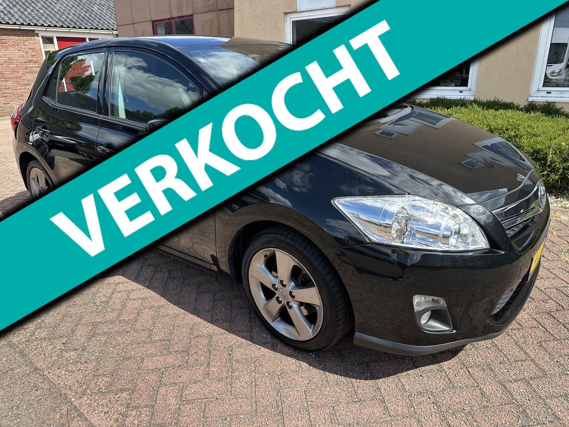 Toyota Auris 1.8 Full Hybrid Executive NAVI/CAMERA/APK NAP, Euro 5, Gebruikt, 4 cilinders, Zwart
