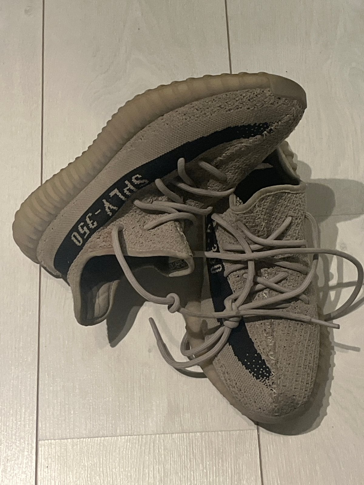 Adidas Yeezy Boost 350 V2 - Zo goed als nieuw, Kleding | Dames, Ophalen of Verzenden, Zo goed als nieuw, Grijs, Sneakers of Gympen