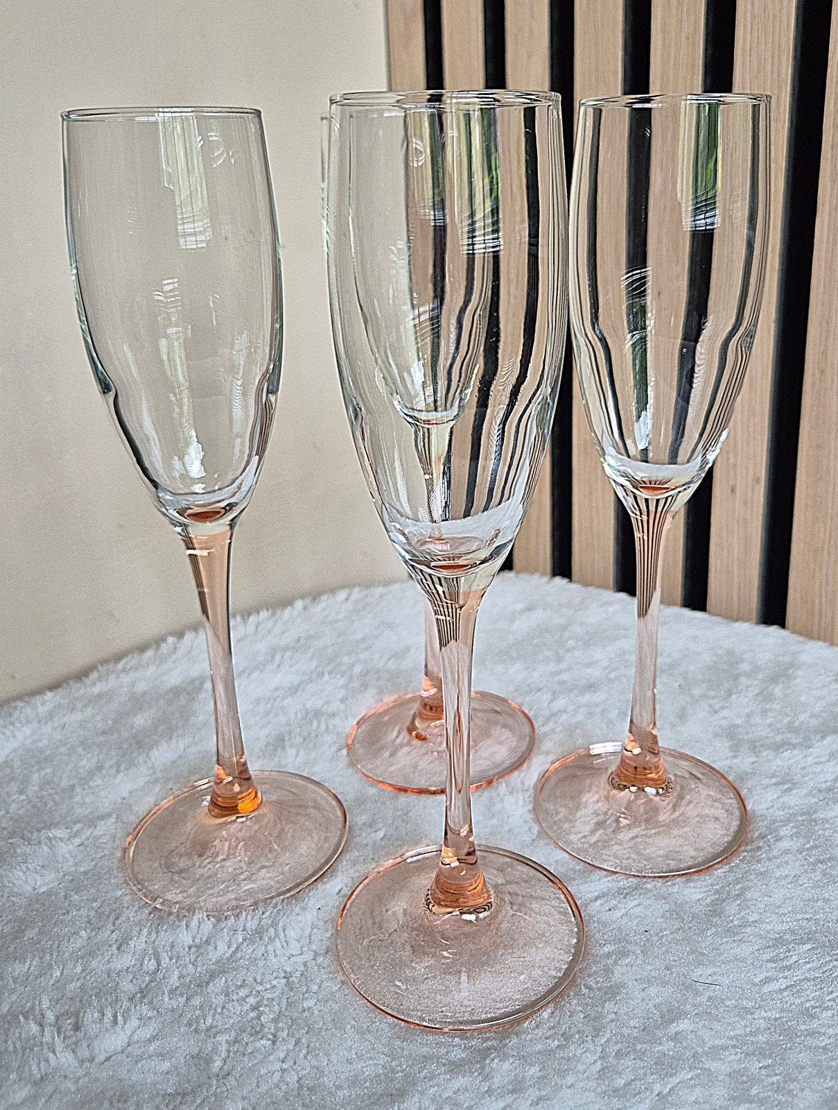 4 Luminarc Champagneglazen op roze voet, Ophalen of Verzenden, Zo goed als nieuw, Overige typen