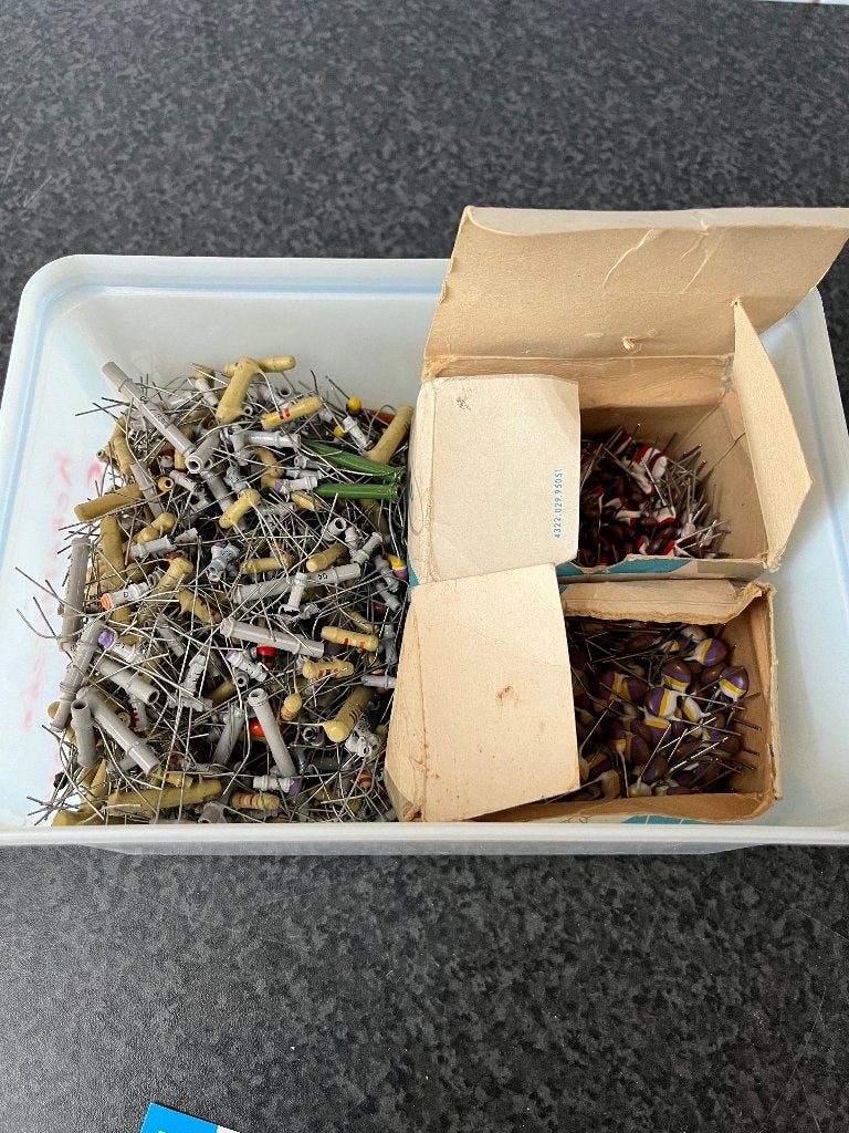 Partij condensatoren , condensators . Ook nieuwe ., Hobby en Vrije tijd, Elektronica-componenten, Ophalen of Verzenden, Zo goed als nieuw