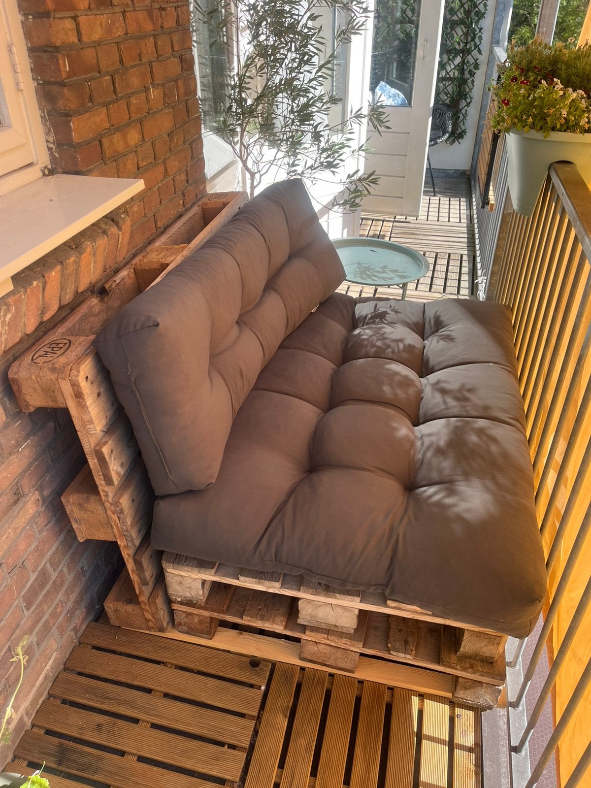 Pallet bank kussen (en eventueel pallets), Ophalen, Zo goed als nieuw