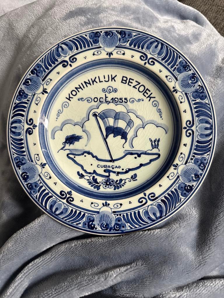 Delfts Blauw bord Koninklijk Bezoek Curaçao 1955, Ophalen of Verzenden